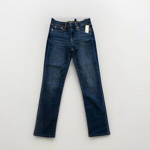 *NEW WITH TAGS* GAP Classic Straight Mid Rise Denim